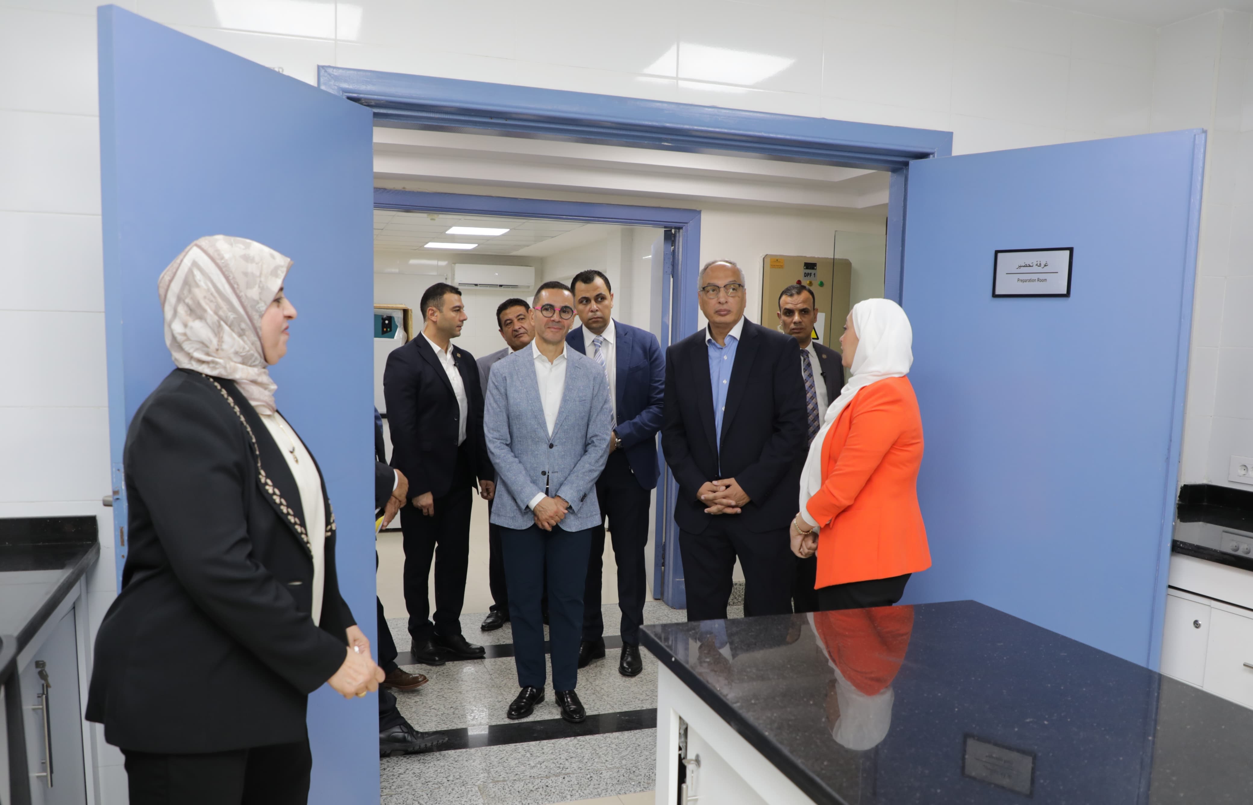 وزير الاستثمار والتجارة الخارجية م. حسن الخطيب يفتتح احدث معمل للاختبارات الضوئية بالهيئة العامة للرقابة على الصادرات والواردات