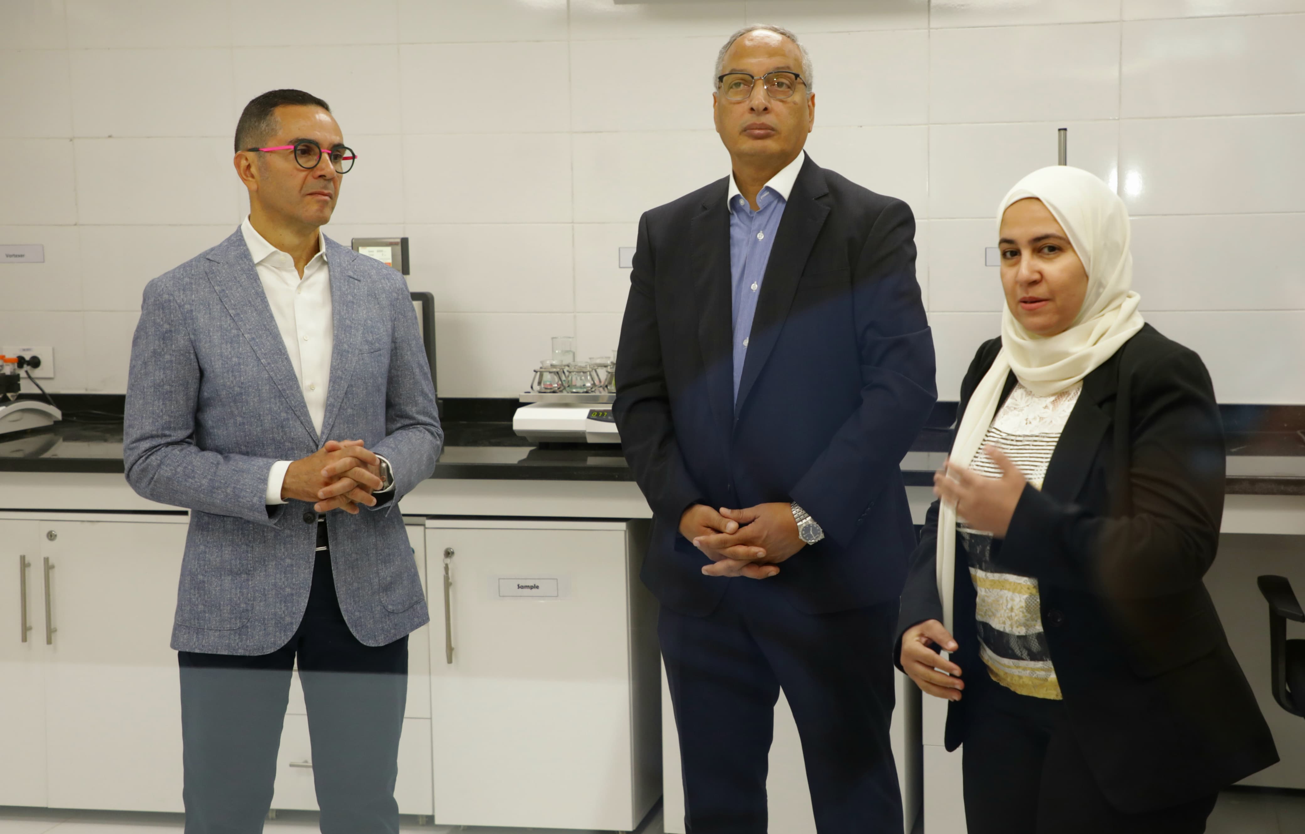 وزير الاستثمار والتجارة الخارجية م. حسن الخطيب يفتتح احدث معمل للاختبارات الضوئية بالهيئة العامة للرقابة على الصادرات والواردات