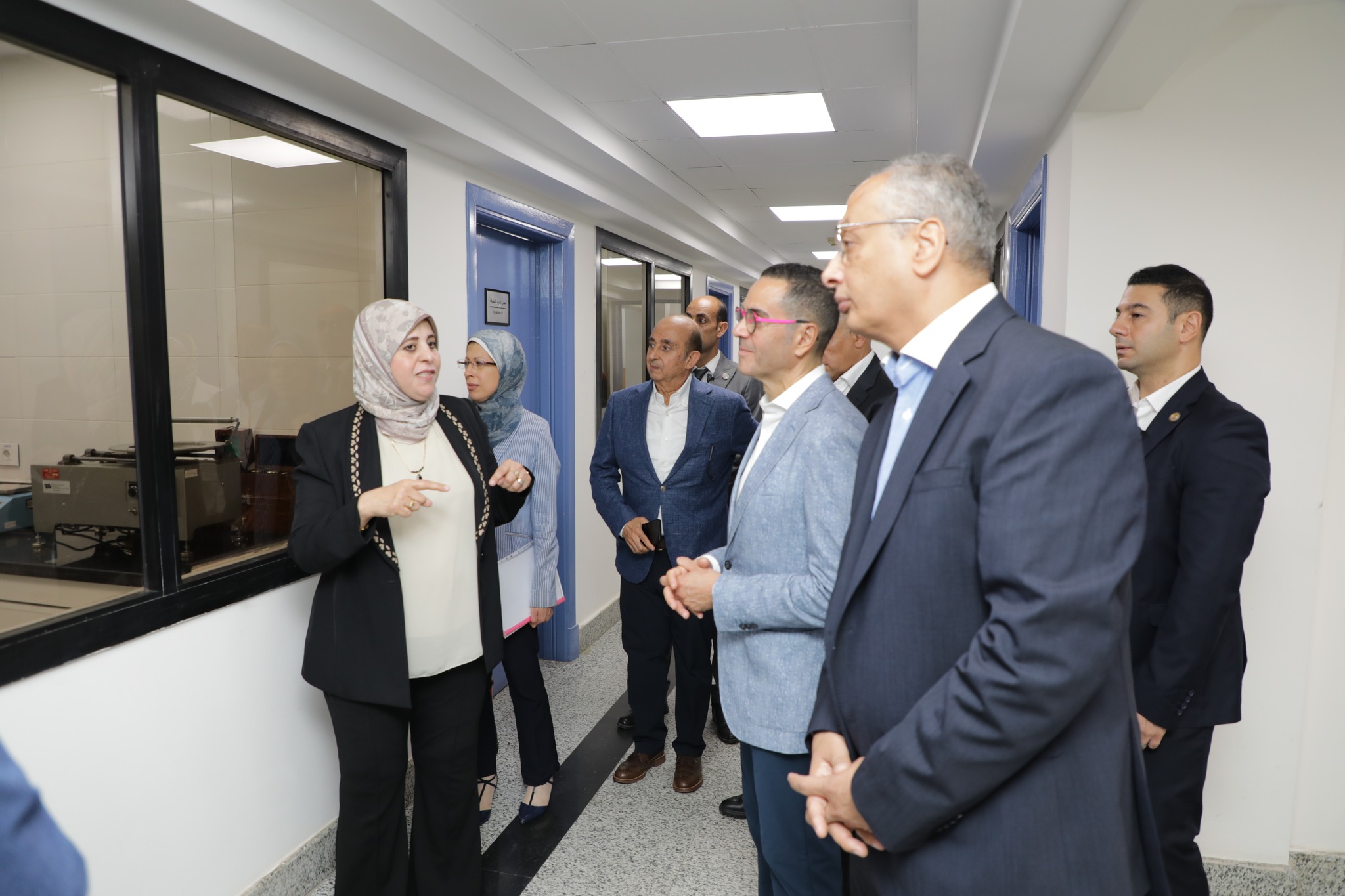 السيد المهندس حسن الخطيب وزير الاستثمار والتجارة الخارجية يتفقد معامل الهيئة الغذائية والكيميائية