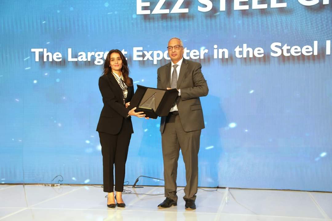 تكريم اكبر الشركات المصدرة  فى الملتقى الاول لتطوير مفاهيم للانطلاق بالتصدير لتطوير المفاهيم للانطلاق بالتصدير