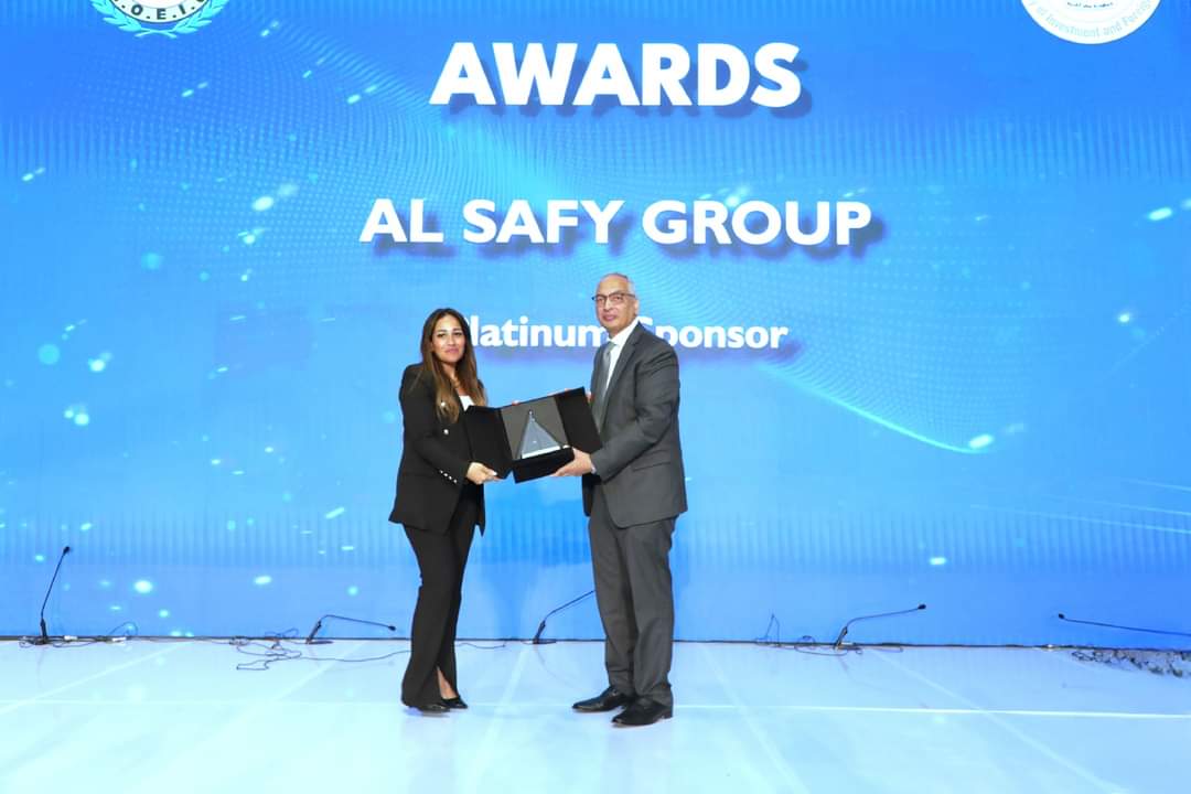 تكريم اكبر الشركات المصدرة  فى الملتقى الاول لتطوير مفاهيم للانطلاق بالتصدير لتطوير المفاهيم للانطلاق بالتصدير