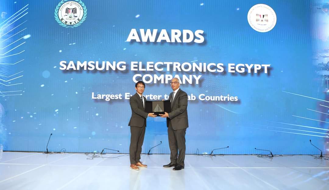 تكريم اكبر الشركات المصدرة  فى الملتقى الاول لتطوير مفاهيم للانطلاق بالتصدير لتطوير المفاهيم للانطلاق بالتصدير