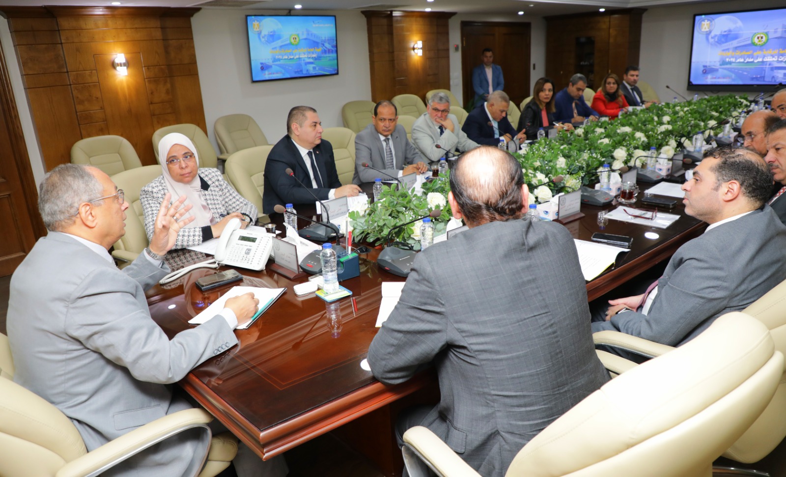 اجتماع رئيس الهيئة العامة للرقابة علي الصادرات والواردات مع اعضاء مجلس الادارة وممثلى المجالس التصديرية لعرض انجازات الهيئة لعام ٢٠٢٤