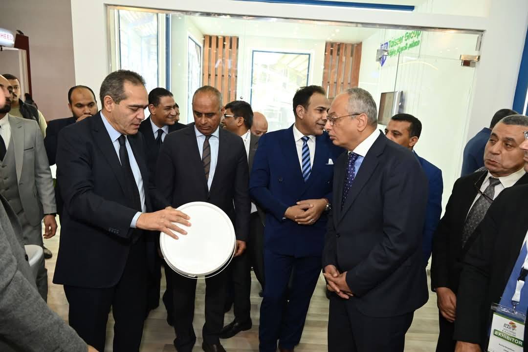 افتتح المهندس عصام النجار رئيس الهيئة العامة للرقابة على الصادرات والواردات، والوزير المفوض عصام النجار رئيس الهيئة العامة للمعارض والمؤتمرات، وخالد أبو المكارم رئيس المجلس التصديري للصناعات الكيماوية والأسمدة فعاليات الدورة الثانية لمعرض “أفروبلاست” المع