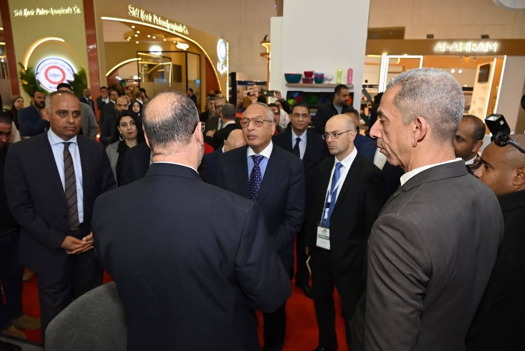 افتتح المهندس عصام النجار رئيس الهيئة العامة للرقابة على الصادرات والواردات، والوزير المفوض عصام النجار رئيس الهيئة العامة للمعارض والمؤتمرات، وخالد أبو المكارم رئيس المجلس التصديري للصناعات الكيماوية والأسمدة فعاليات الدورة الثانية لمعرض “أفروبلاست” المع
