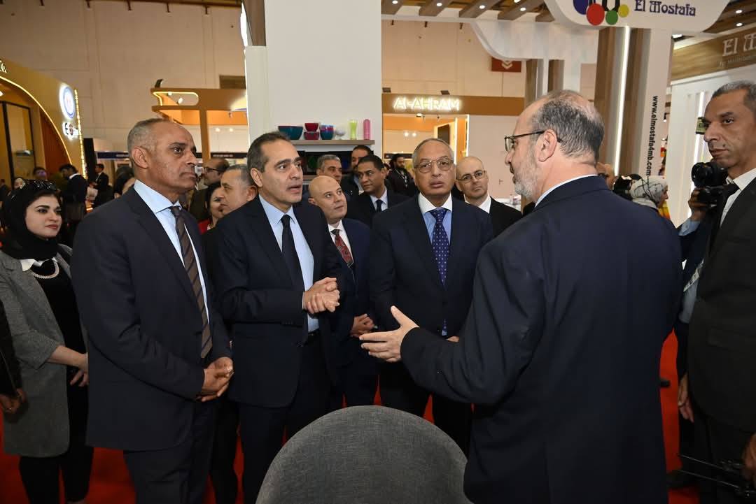 افتتح المهندس عصام النجار رئيس الهيئة العامة للرقابة على الصادرات والواردات، والوزير المفوض عصام النجار رئيس الهيئة العامة للمعارض والمؤتمرات، وخالد أبو المكارم رئيس المجلس التصديري للصناعات الكيماوية والأسمدة فعاليات الدورة الثانية لمعرض “أفروبلاست” المع