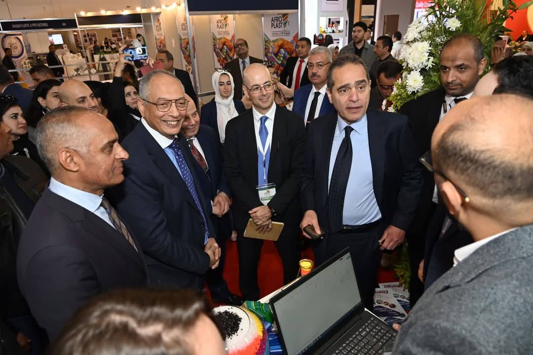 افتتح المهندس عصام النجار رئيس الهيئة العامة للرقابة على الصادرات والواردات، والوزير المفوض عصام النجار رئيس الهيئة العامة للمعارض والمؤتمرات، وخالد أبو المكارم رئيس المجلس التصديري للصناعات الكيماوية والأسمدة فعاليات الدورة الثانية لمعرض “أفروبلاست” المع