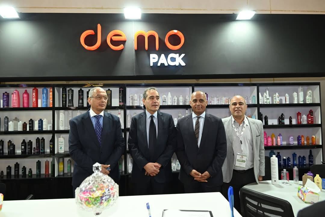 افتتح المهندس عصام النجار رئيس الهيئة العامة للرقابة على الصادرات والواردات، والوزير المفوض عصام النجار رئيس الهيئة العامة للمعارض والمؤتمرات، وخالد أبو المكارم رئيس المجلس التصديري للصناعات الكيماوية والأسمدة فعاليات الدورة الثانية لمعرض “أفروبلاست” المع