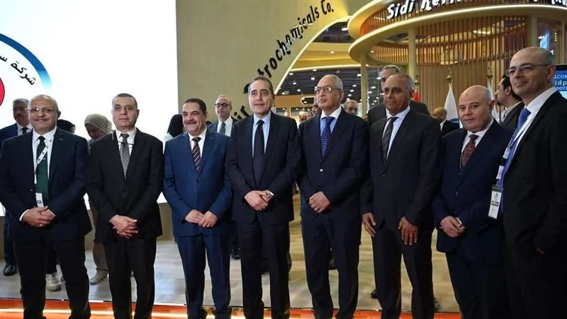 افتتح المهندس عصام النجار رئيس الهيئة العامة للرقابة على الصادرات والواردات، والوزير المفوض عصام النجار رئيس الهيئة العامة للمعارض والمؤتمرات، وخالد أبو المكارم رئيس المجلس التصديري للصناعات الكيماوية والأسمدة فعاليات الدورة الثانية لمعرض “أفروبلاست” المع