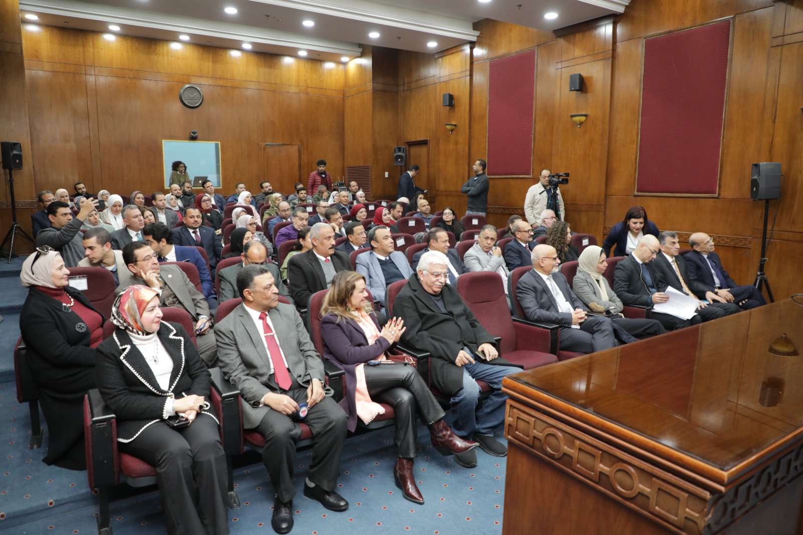 م. عصام النجار يعقد اجتماعا موسعا لمتابعة تطبيق منظومة إدارة المخاطر الشاملة فى إجراءات فحص السلع الصناعية وغير الغذائية وشارك فيه قيادات كل من الوكالة الأمريكية للتنمية الدولية USAID، ومشروع USAID TRADE ، والمجلس التصديرى للصناعات الهندسية وقيادات الهيئة