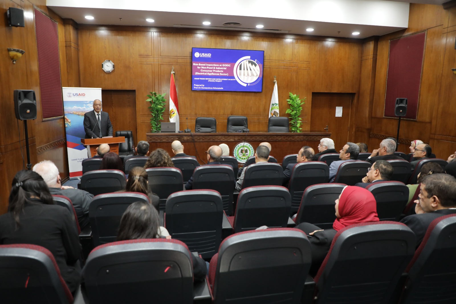 م. عصام النجار يعقد اجتماعا موسعا لمتابعة تطبيق منظومة إدارة المخاطر الشاملة فى إجراءات فحص السلع الصناعية وغير الغذائية وشارك فيه قيادات كل من الوكالة الأمريكية للتنمية الدولية USAID، ومشروع USAID TRADE ، والمجلس التصديرى للصناعات الهندسية وقيادات الهيئة