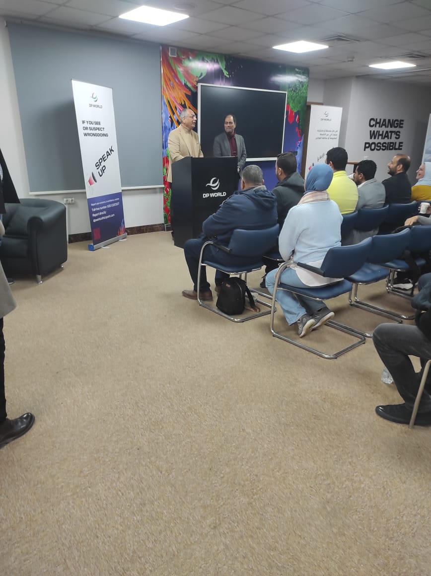 توجه اليوم السيد المهندس عصام النجا الى فرع الهيئة بالسويس لتفقد اجراءات العمل بميناء السويس والادبية والعين السخنة وبدر الجاف