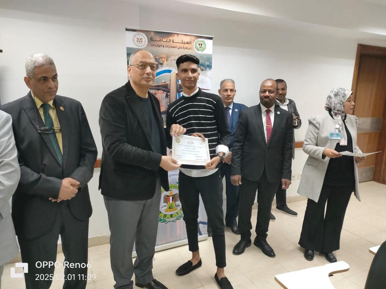 زيارة م. عصام النجار لفرع الهيئة باسوان يوم الجمعة الموافق ٣١ يناير تنفيذا لقرار مجلس الوزارء بالعمل فى الاجازات والعطلات الرسمية  لتقليل زمن الافراج الجمركى