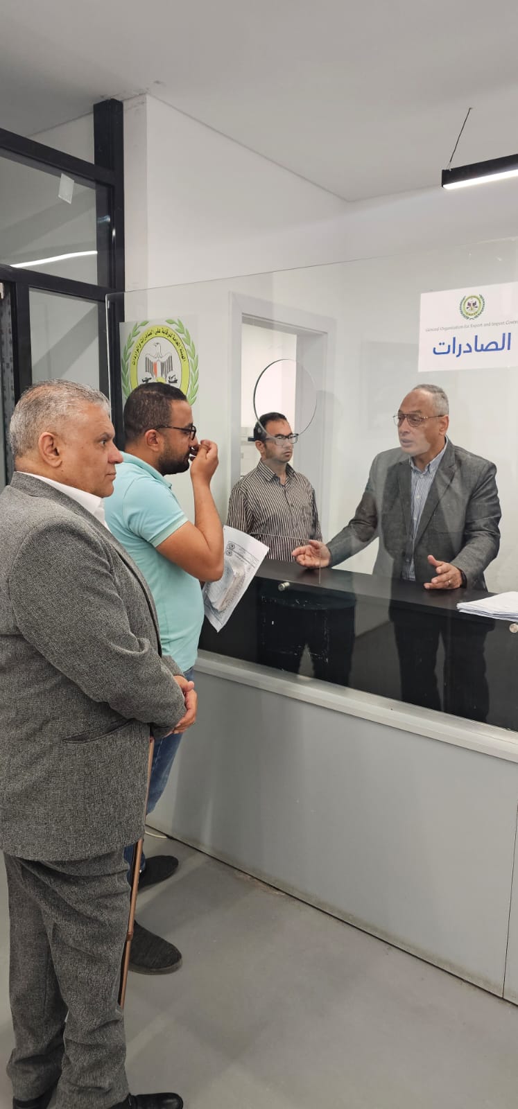 م. عصام النجار يعقد اجتماع مع قيادات هيئة الموانى الموانى البرية والجافة وقيادات الميناء الجاف باكتوبر ويتفقد منفذ الهيئة بالميناء الجاف تنفيذا لقرار رئيس مجلس الوزراء   بالعمل فى الاجازات الرسمية لتقليل زمن الافراج الجمركى