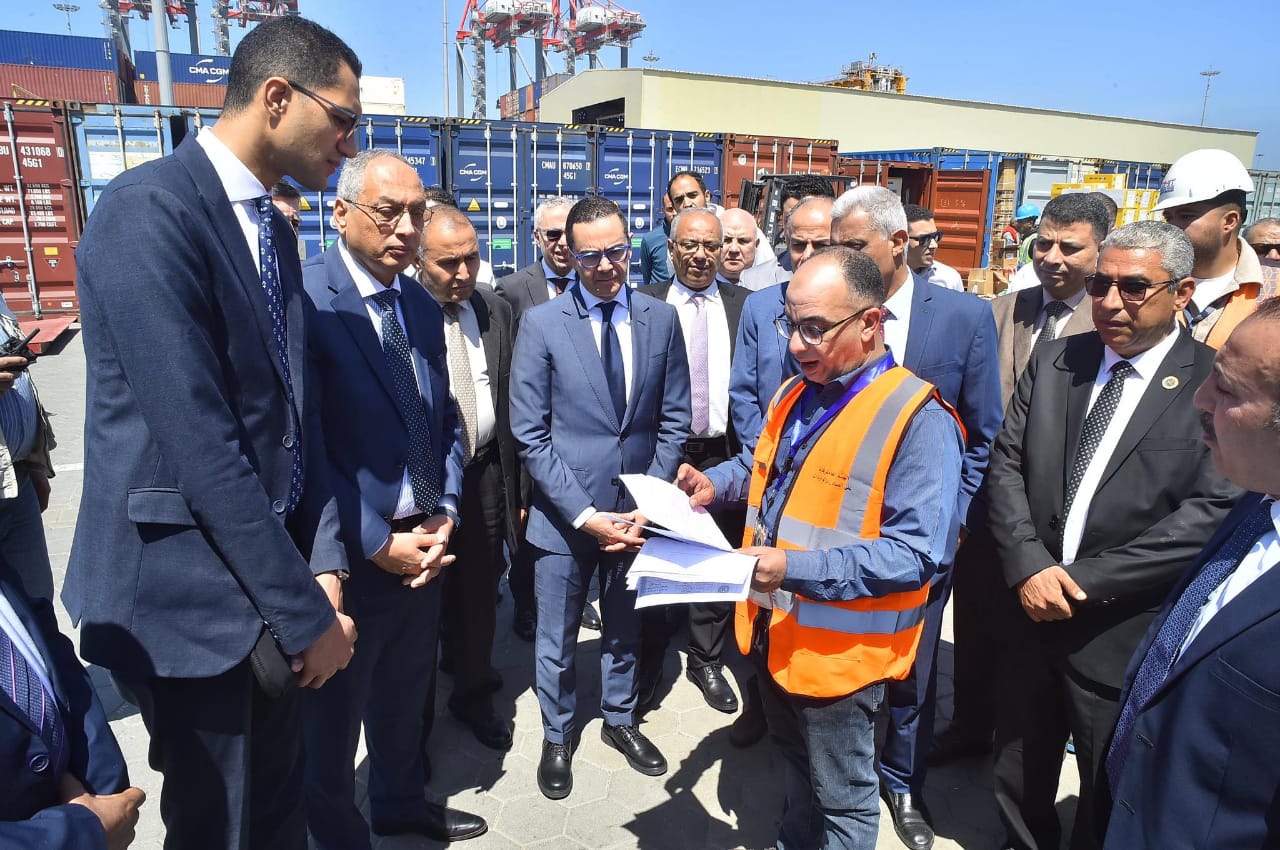 زيارة وزير الاستثمار والتجارة  الخارجية  لميناء الاسكندرية والغرفة التجارية