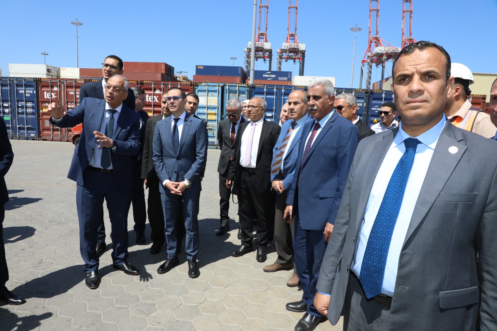 . عصام النجار يشارك م. حسن الخطيب وزير الاستثمار والتجارة الخارجية فى زيارته للجان الفحص المشترك بمحطة تحيا مصر متعددة الأغراض بميناء الاسكندرية TMT و EGMPT