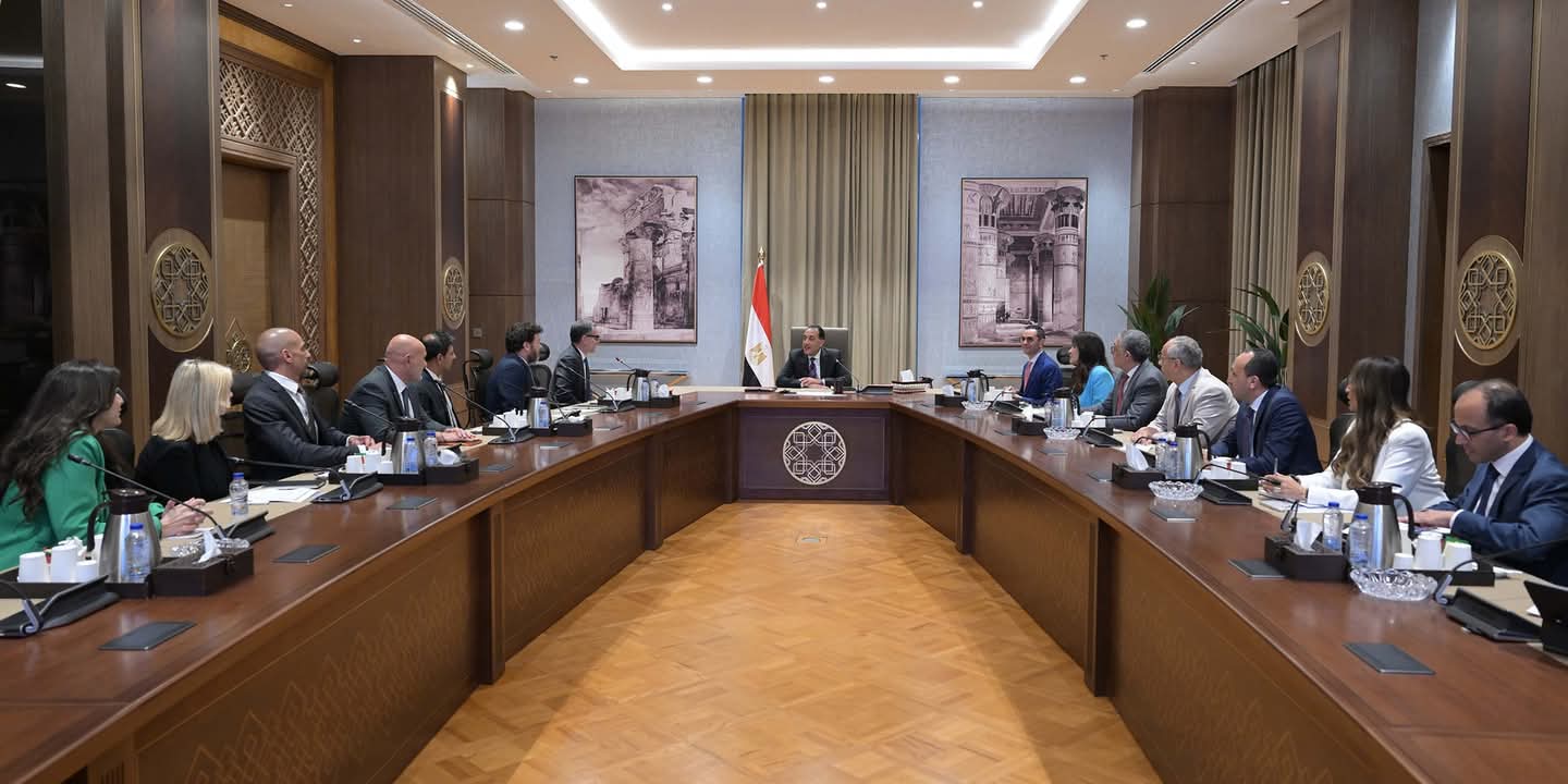 Le Premier Ministre rencontre le Chef exécutive des magasins internationaux "Amazon" et la délégation accompagnant pour discuter les opportunités d'expansion sur le marché égyptien.
