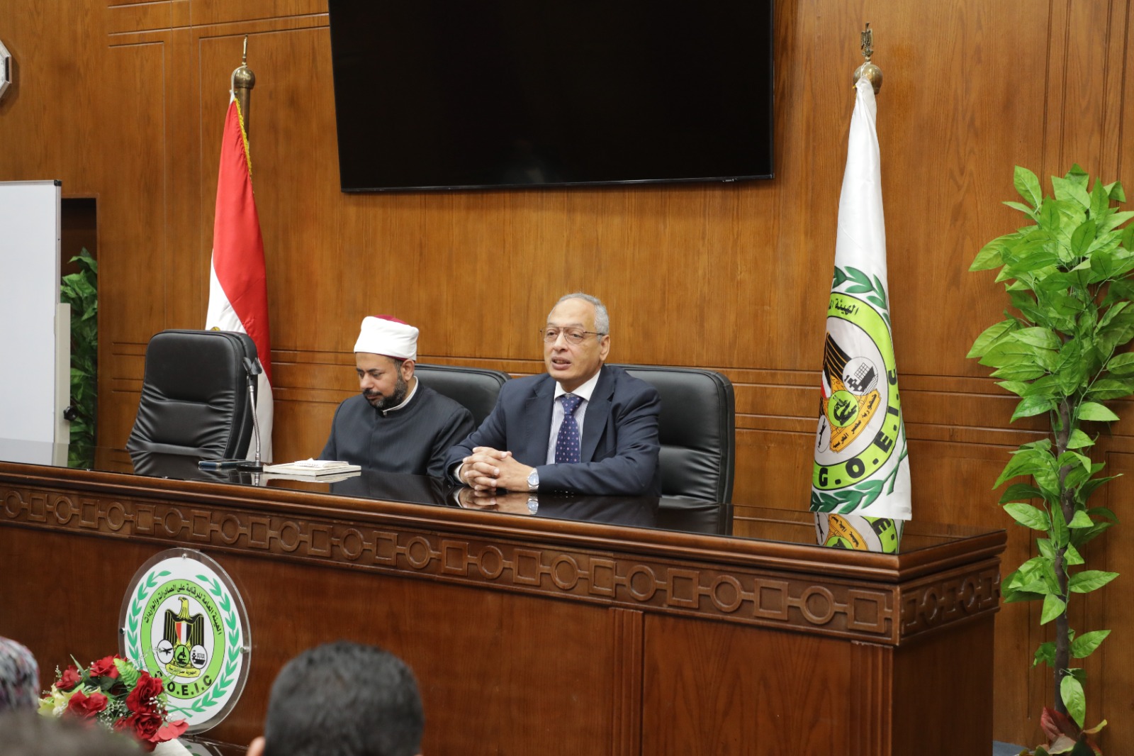 عقد ندوة فقهية وتثقيفية لشرح مناسك الحج وتوعية الحجاج بأحكام المناسك وقد قدم الندوة د. على الله الجمال امام وخطيب مسجد السيدة نفيسة