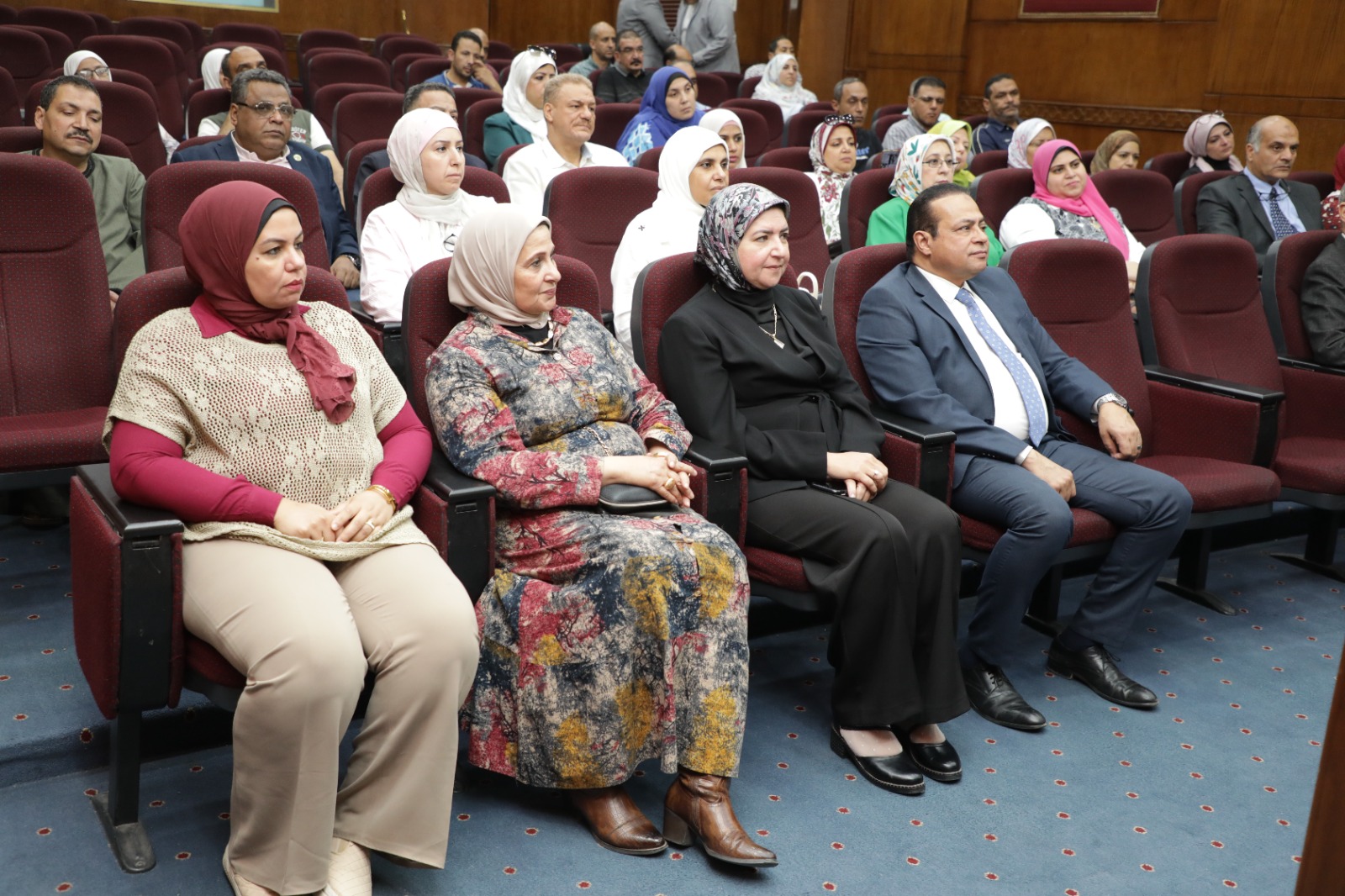 عقد ندوة فقهية وتثقيفية لشرح مناسك الحج وتوعية الحجاج بأحكام المناسك وقد قدم الندوة د. على الله الجمال امام وخطيب مسجد السيدة نفيسة