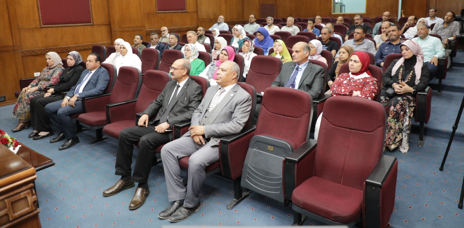 عقد ندوة فقهية وتثقيفية لشرح مناسك الحج وتوعية الحجاج بأحكام المناسك وقد قدم الندوة د. على الله الجمال امام وخطيب مسجد السيدة نفيسة