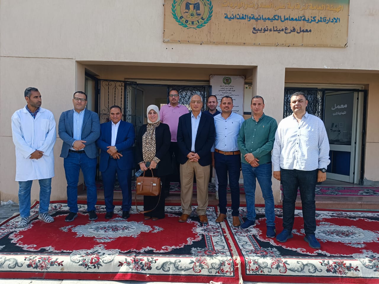 م. عصام النجار يتفقد سير العمل اليوم الجمعة 16 مايو بفرع الهيئة بنوبيع تنفيذا لقرار رئيس مجلس الوزراء بالعمل خلال العطلات الرسمية لتقليل زمن الافراج الجمركى بالتعاون مع جميع الجهات المعنية .