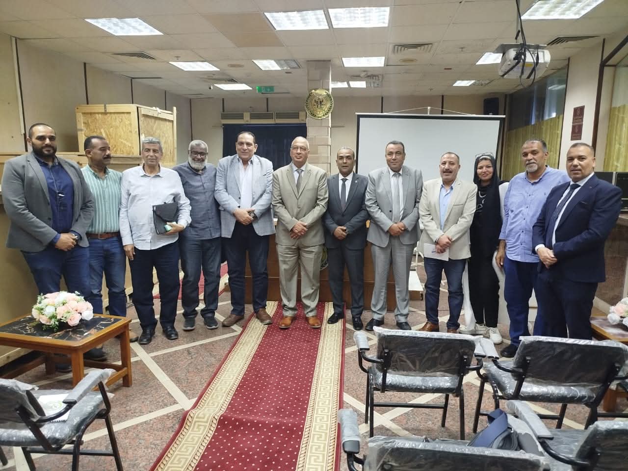 L’ingénieur /Essam El-Naggar lors d'une visite d'inspection aux succursales de la(GOEIC) à Alexandrie et à dakhila pour poursuivre l'avancement du travail et la mise en œuvre de la décision du Premier Ministre prévoyant le travaille pendant les jours fériés officiels pour limiter le délai de dédouanement en coopération avec les entités concernées.