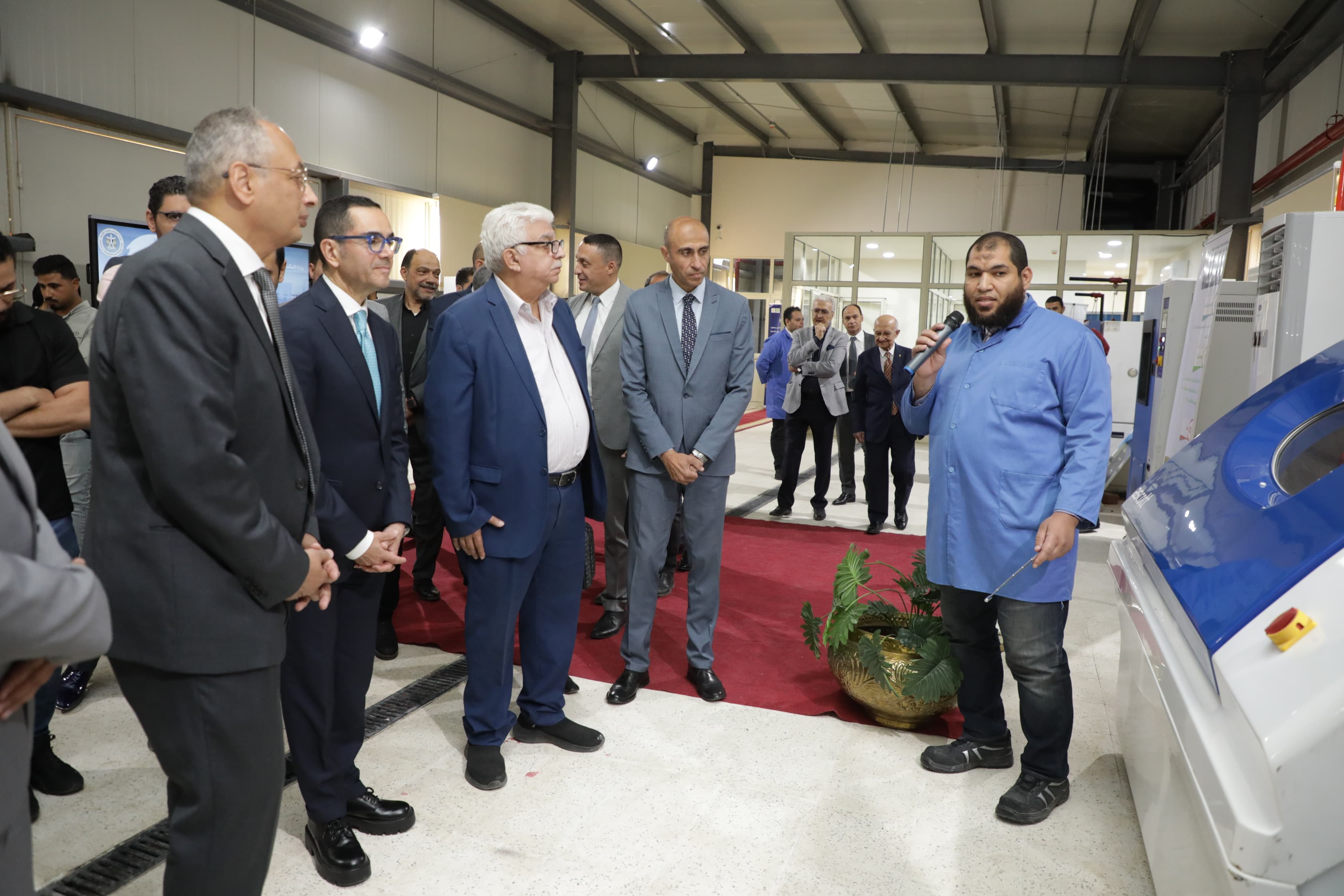 وزير الاستثمار والتجارة الخارجية يفتتح مركز اختبارات القدرة الاطفائية واجهزة الاطفاء بفرع الهيئة العامة للرقابة على الصادرات والواردات بمدينة بدر ,وذلك في إطار جهود الدولة لتوطين الصناعة وزيادة الصادرات