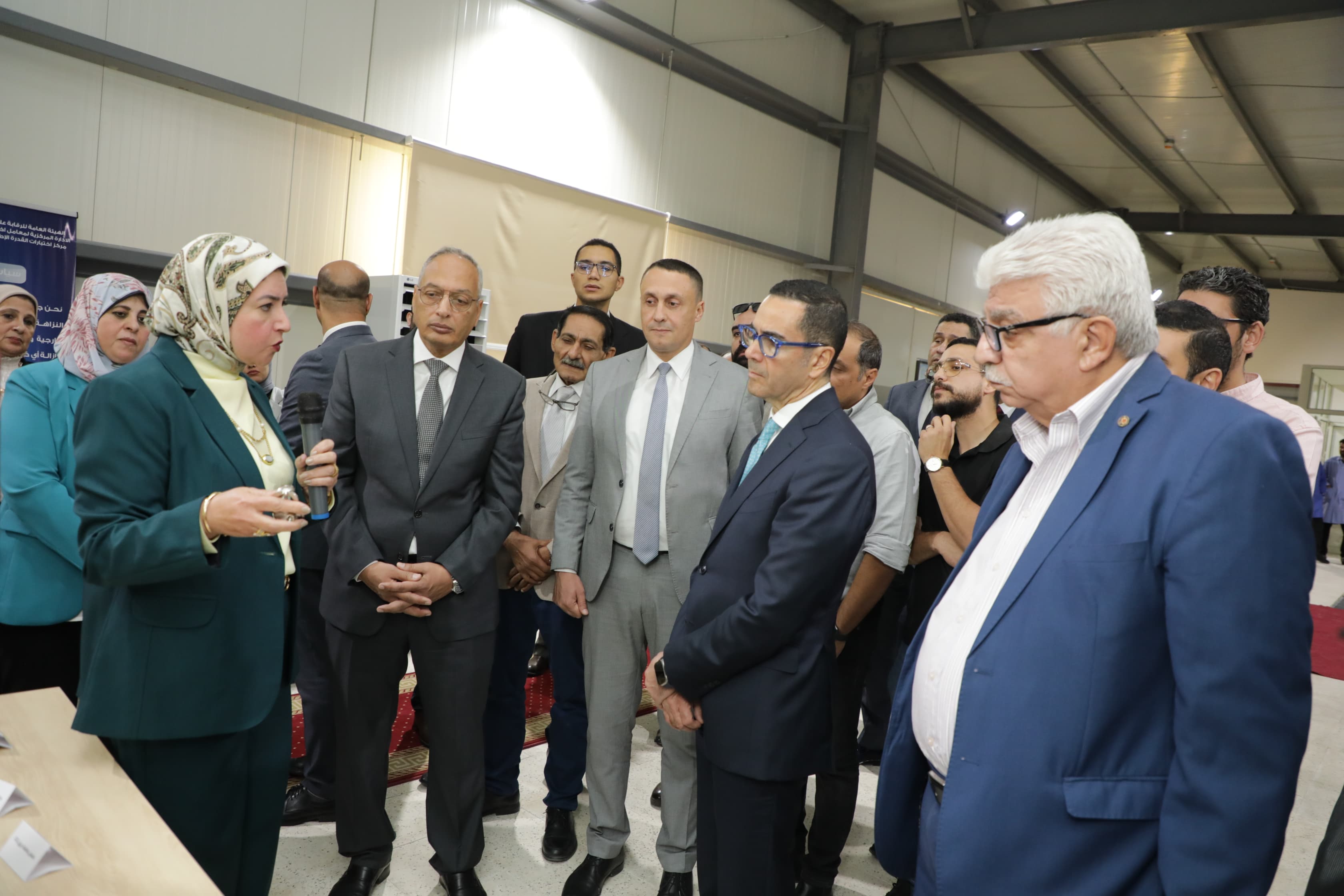 وزير الاستثمار والتجارة الخارجية يفتتح مركز اختبارات القدرة الاطفائية واجهزة الاطفاء بفرع الهيئة العامة للرقابة على الصادرات والواردات بمدينة بدر ,وذلك في إطار جهود الدولة لتوطين الصناعة وزيادة الصادرات