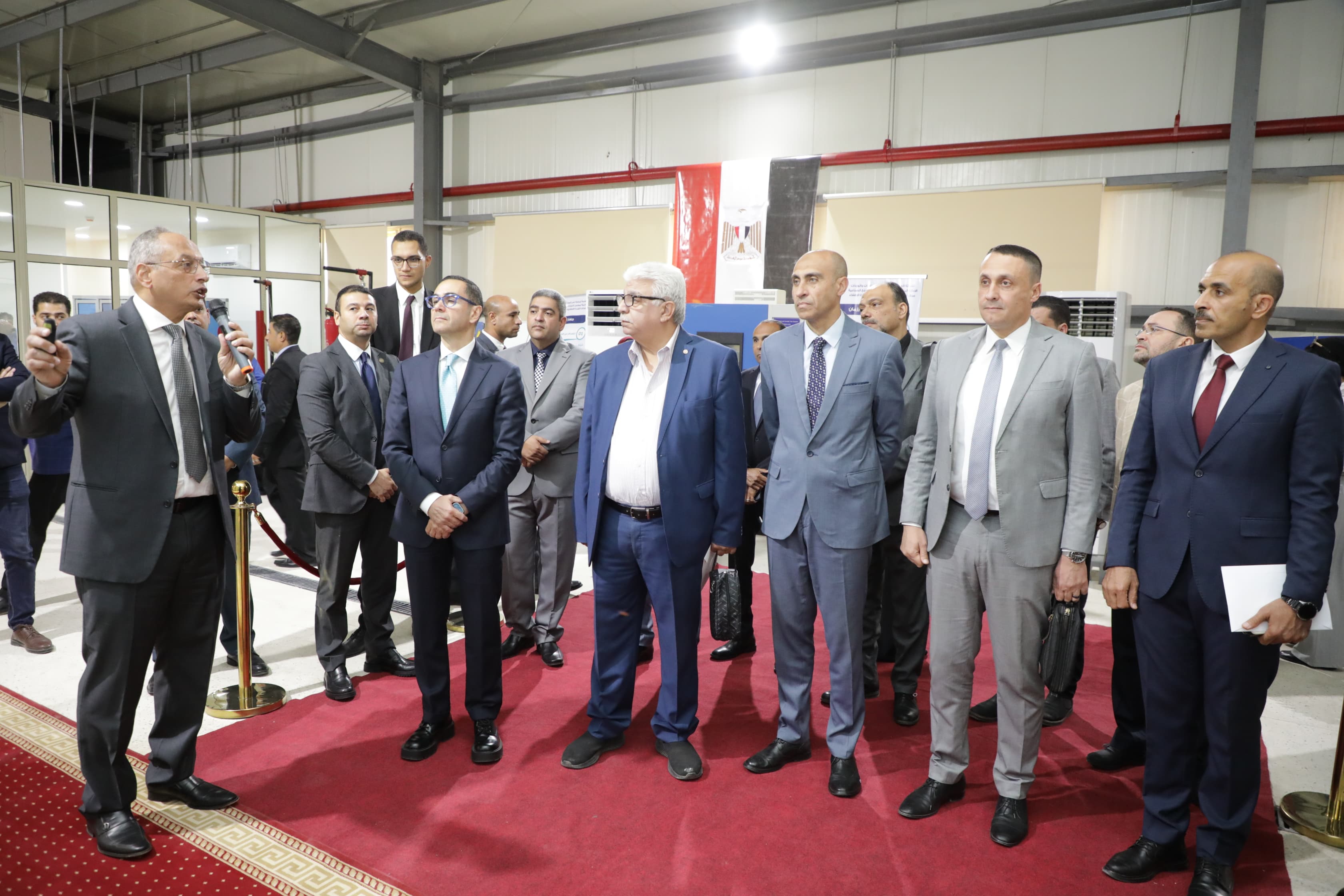 وزير الاستثمار والتجارة الخارجية يفتتح مركز اختبارات القدرة الاطفائية واجهزة الاطفاء بفرع الهيئة العامة للرقابة على الصادرات والواردات بمدينة بدر ,وذلك في إطار جهود الدولة لتوطين الصناعة وزيادة الصادرات