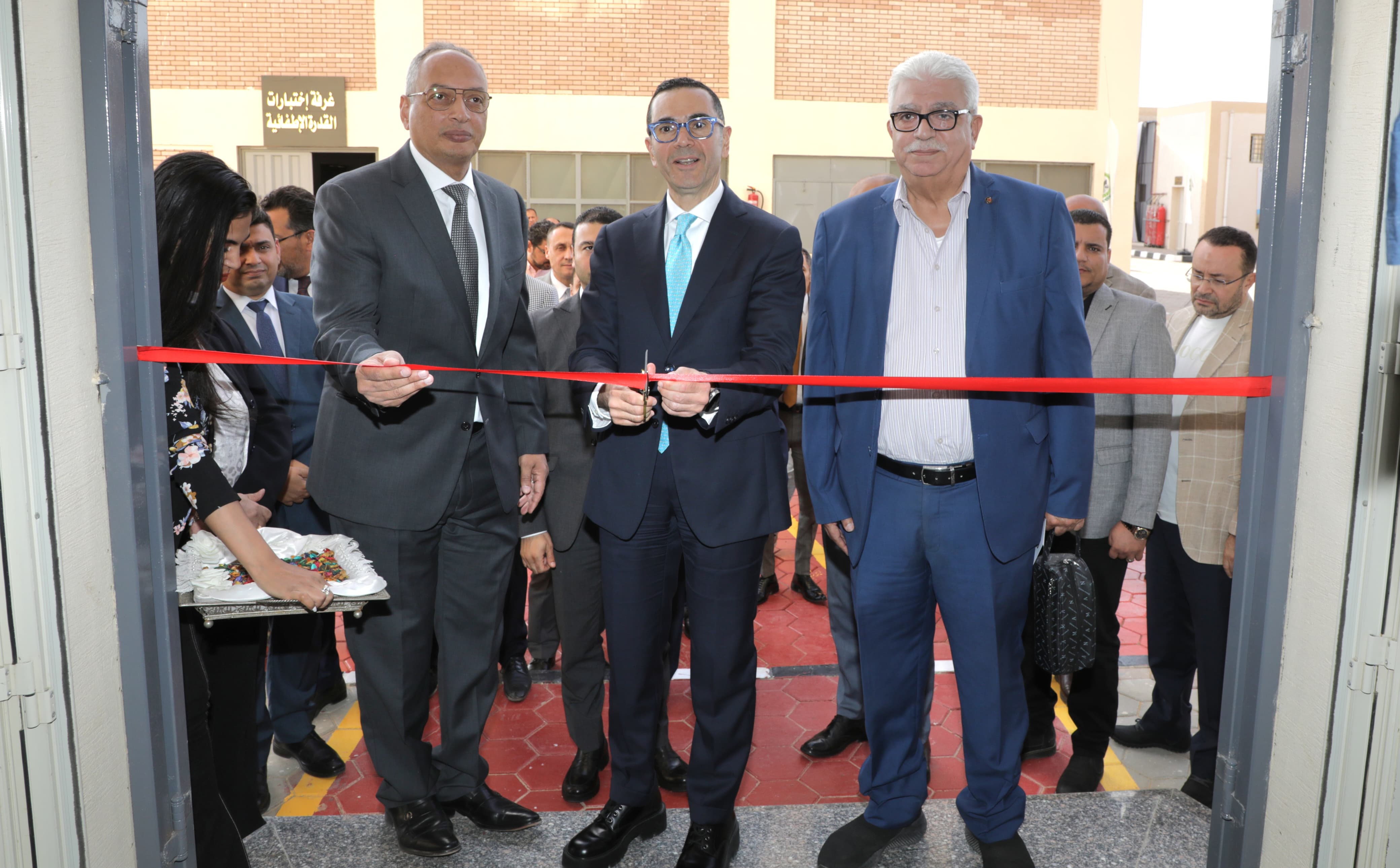 وزير الاستثمار والتجارة الخارجية يفتتح مركز اختبارات القدرة الاطفائية واجهزة الاطفاء بفرع الهيئة العامة للرقابة على الصادرات والواردات بمدينة بدر ,وذلك في إطار جهود الدولة لتوطين الصناعة وزيادة الصادرات