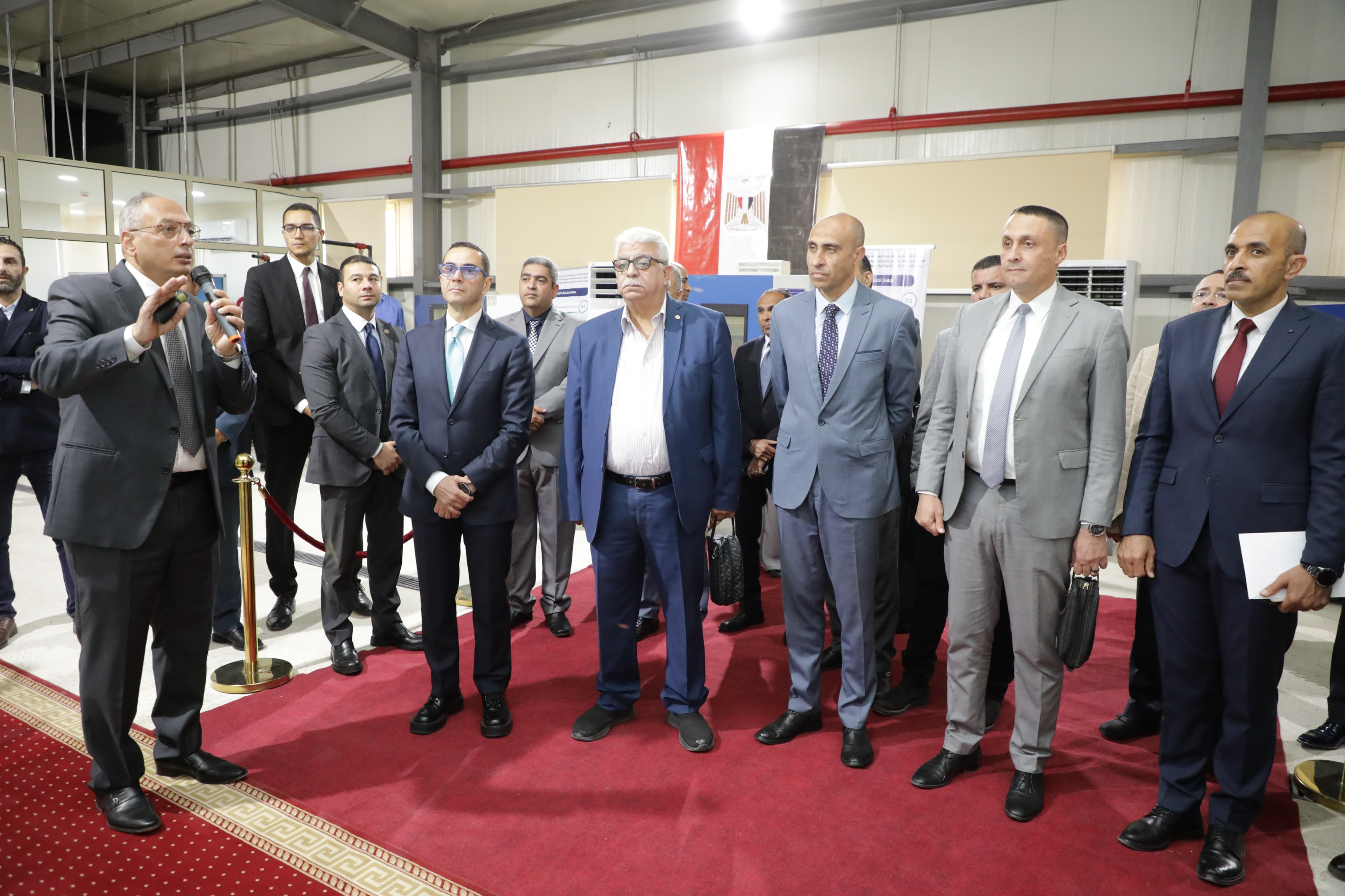 وزير الاستثمار والتجارة الخارجية يفتتح مركز اختبارات القدرة الاطفائية واجهزة الاطفاء بفرع الهيئة العامة للرقابة على الصادرات والواردات بمدينة بدر ,وذلك في إطار جهود الدولة لتوطين الصناعة وزيادة الصادرات