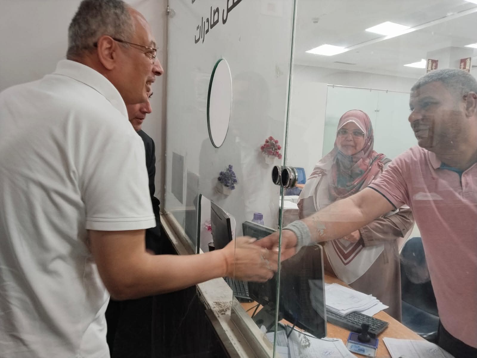 م. عصام النجار يصدر توجهياته باستمرار العمل بجميع الادارات المختصة التى لها علاقة بمنظمومة  الافراج الجمركى بالمقر الرئيسى للهيئة و جميع  الفروع ويستثنى من العمل خلال تلك الفترة يوم وقفة عرفة و اول ايام عيد الاضحى المبارك وذلك تنفيذا لقرار رئيس مجلس الوزراء بالعمل جميع ايام الاسبوع والعطلات الرسمية لتقليل زمن الافراج الجمركى بالتعاون مع كافة الجهات المعنية .