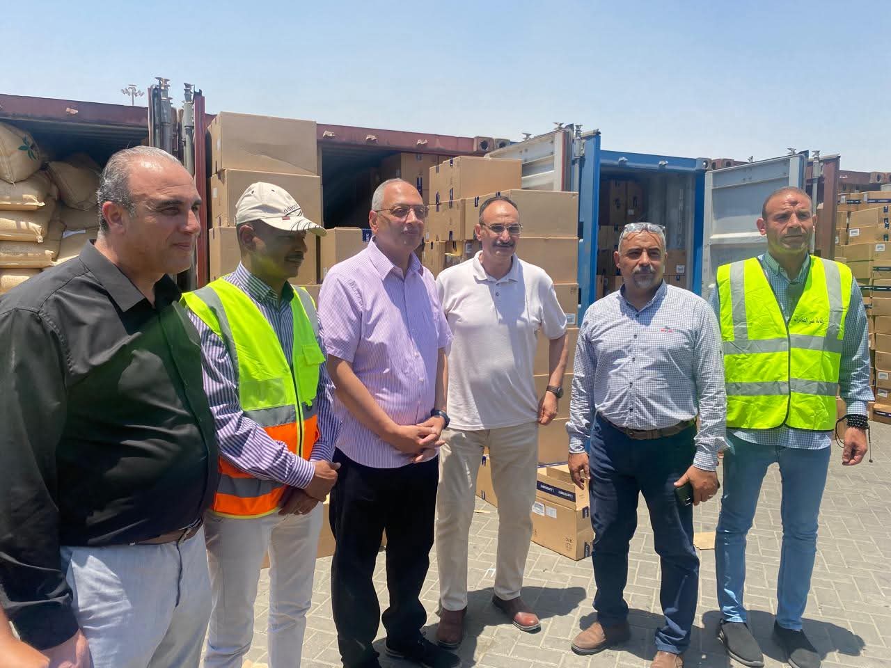 L’ingénieur /Essam El-Naggar a effectué une visite d'inspection pour la succursale de la(GOEIC) au port de Suez le vendredi 27 juin 2025, en application de la décision du Premier Ministre prévoyant le travaille pendant les jours fériés officiels pour limiter le délai de dédouanement en coopération avec toutes les entités concernées.