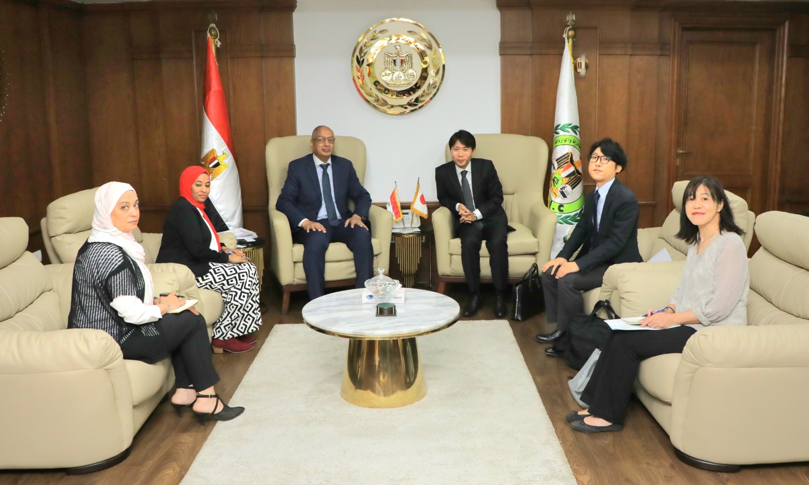 مهندس عصام النجار يستقبل الوفد الياباني التابع للسفارة اليابانية في القاهرة وذلك لبحث سبل التعاون المشترك لغرض تعميق الصناعة اليابانية في مصر وخاصة صناعة قطع غيار السيارات.وايضا مناقشة الميزان التجاري المصري الياباني وفرص تحسينه ورفعه وكذلك تناول النقاش سبل تبادل الخبرات الفنية بين الجانبين.