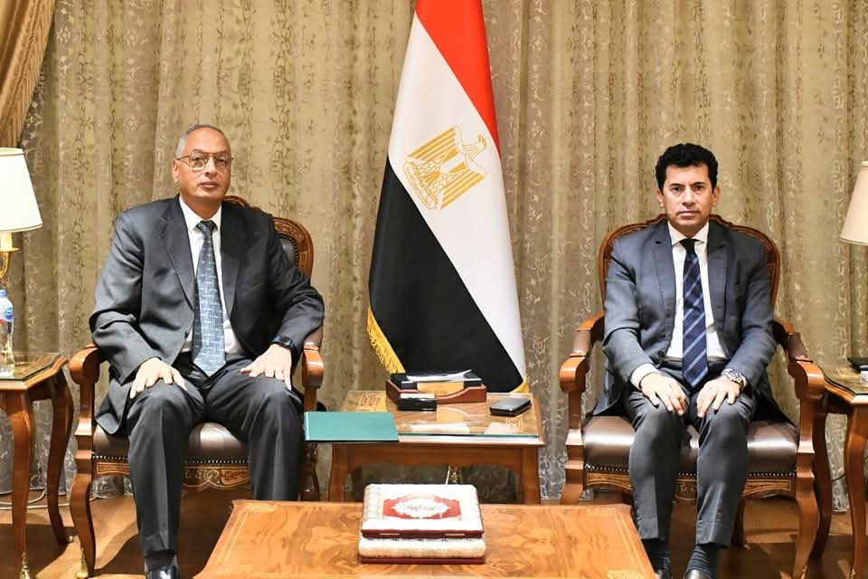 التقى الدكتور أشرف صبحي، وزير الشباب والرياضة، باللواء مهندس عصام النجار، رئيس الهيئة العامة للرقابة على الصادرات والواردات، لبحث سبل التعاون المشترك بين الجانبين في عدد من الملفات ذات الاهتمام المشترك.