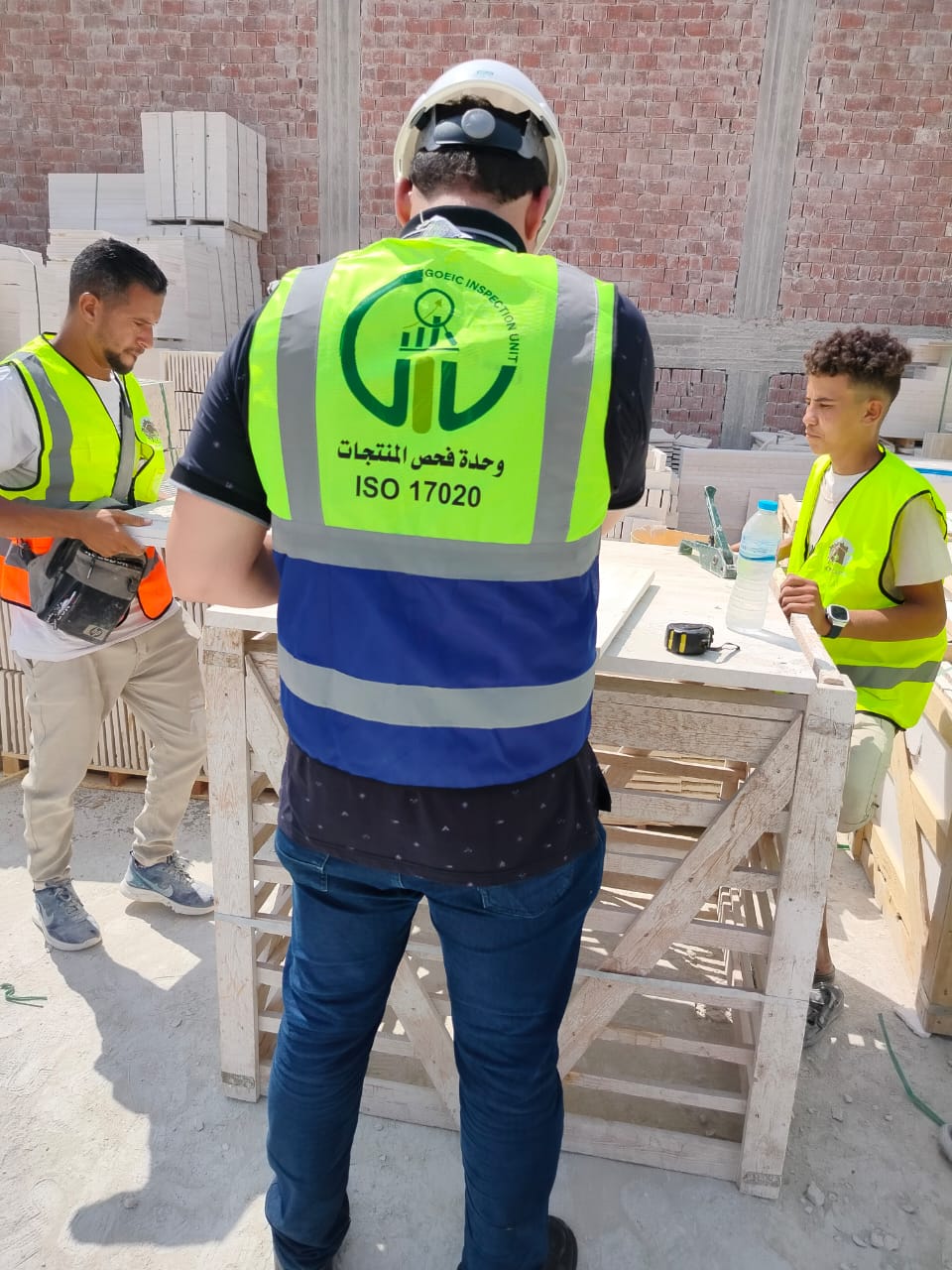 وحدة فحص المنتجات ١٧٠٢٠  تنفذ ثانى تصدير للبرازيل (اخشاب) طبقا للمتتطلبات التعاقدية