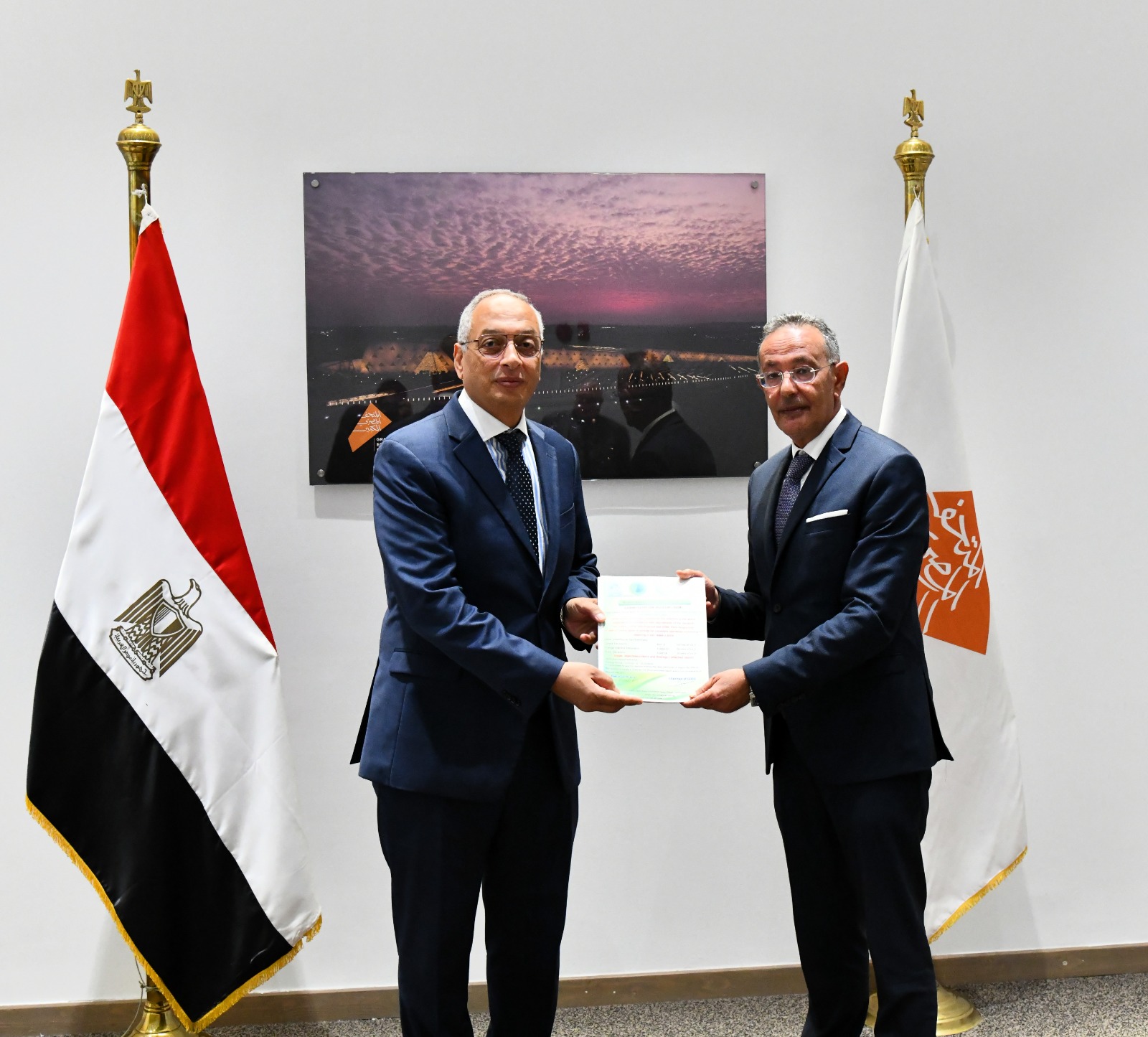 المتحف المصري الكبير (GEM) يحصل على تحقيق معتمد دولياُ لتقرير الإنبعاثات الكربونية الخاص به، وذلك من خلال وحدة التحقق والمصادقة البيئية بالهيئة العامة للرقابة على الصادرات والواردات بالتعاون مع المجلس الوطني للاعتماد (EGAC).