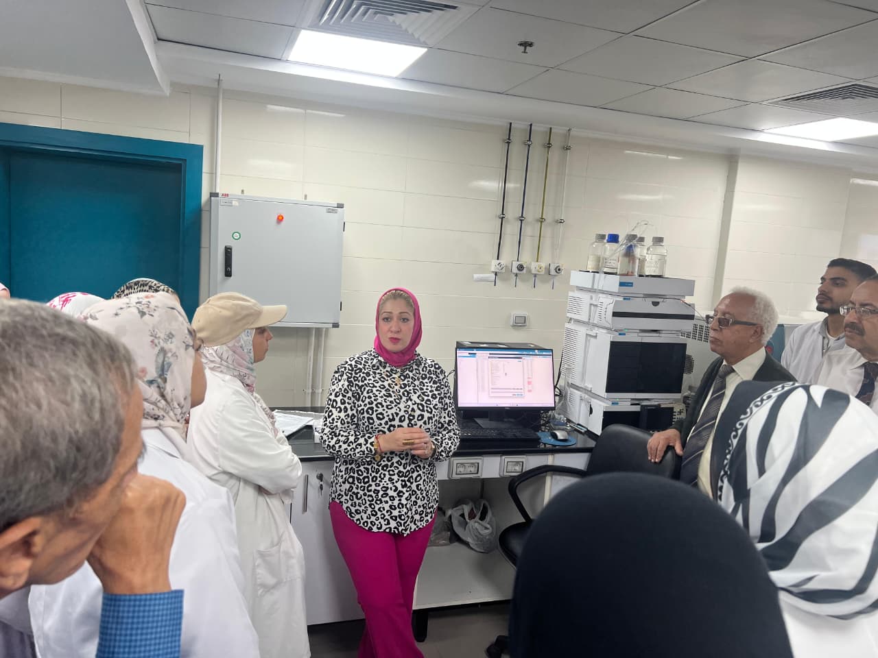 تدريب طلاب كلية الزراعة جامعة عين شمس بمعامل الهيئة بفرع ميناء الدخيلة