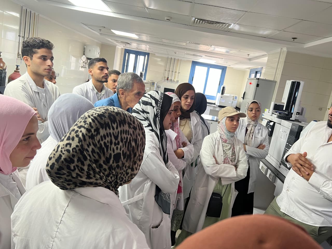 تدريب طلاب كلية الزراعة جامعة عين شمس بمعامل الهيئة بفرع ميناء الدخيلة