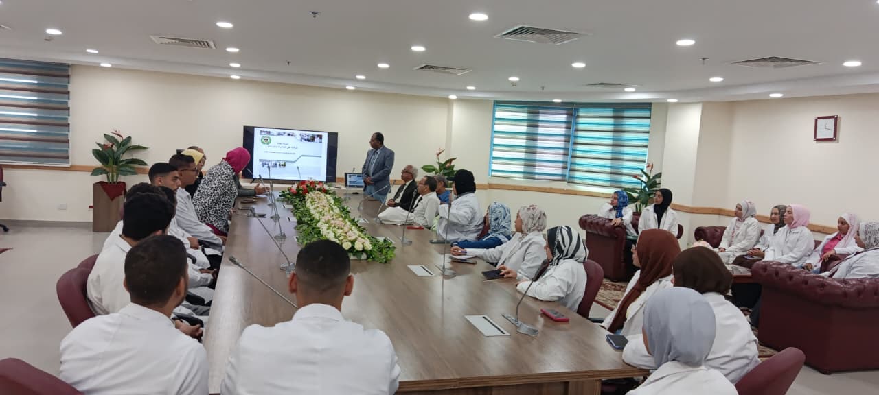 تدريب طلاب كلية الزراعة جامعة عين شمس بمعامل الهيئة بفرع ميناء الدخيلة