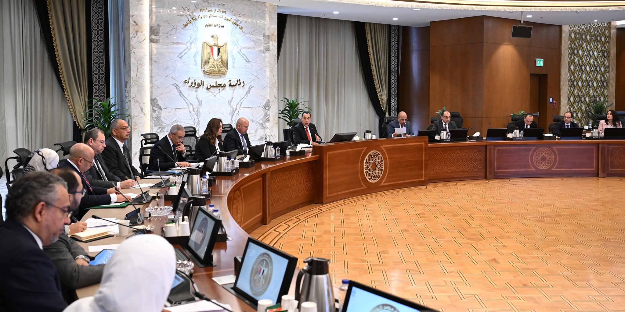 رئيس الوزراء يُتابع جهود تنفيذ الإجراءات الخاصة بخفض الانبعاثات والتحول الأخضر المُستدام .
