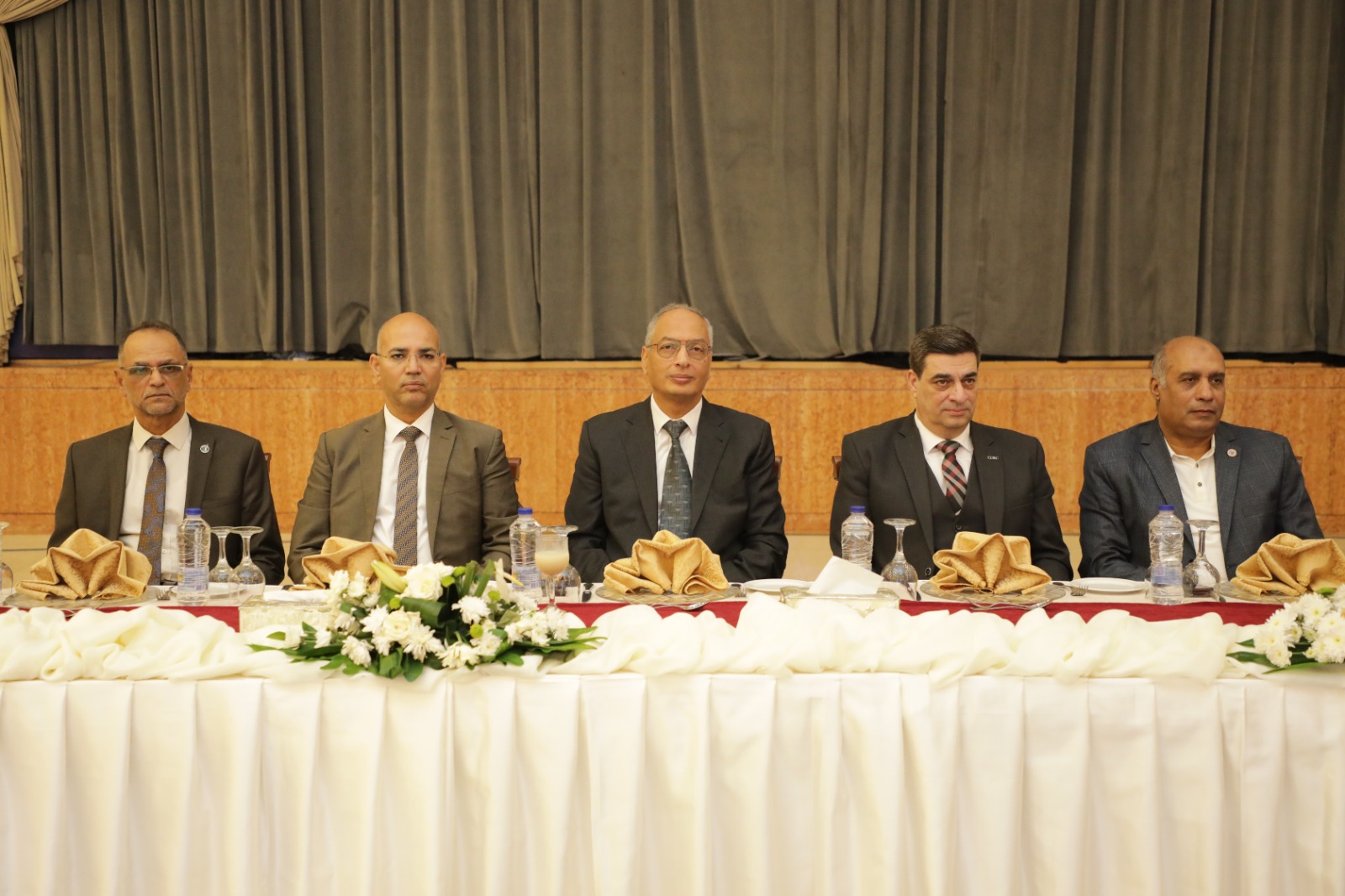 L' ingégnieur / Essam El -Naggar participe aux activités de la conférence  des défis de la sécurité et  la santé prefessionelle ainsi que  le rôle des industries égyptiennes dans le domaine des systèmes et des équipements de lutte contre l'incendie organisée par la société internationale pour les systèmes de sécurité et de sûreté .