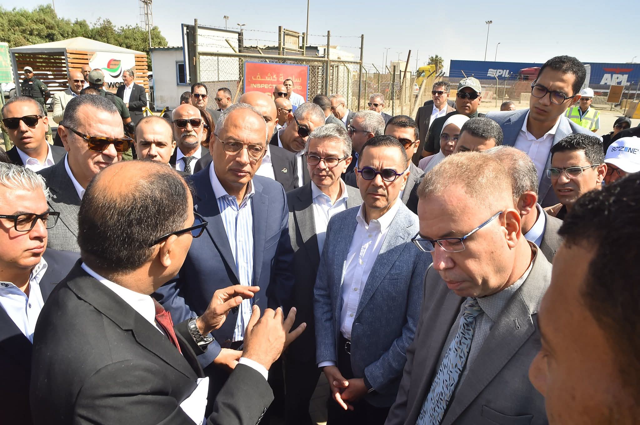 وزير الاستثمار والتجارة الخارجية يتفقد ميناء العين السخنة ويتابع سير العمل بمنظومة الفحص المشترك