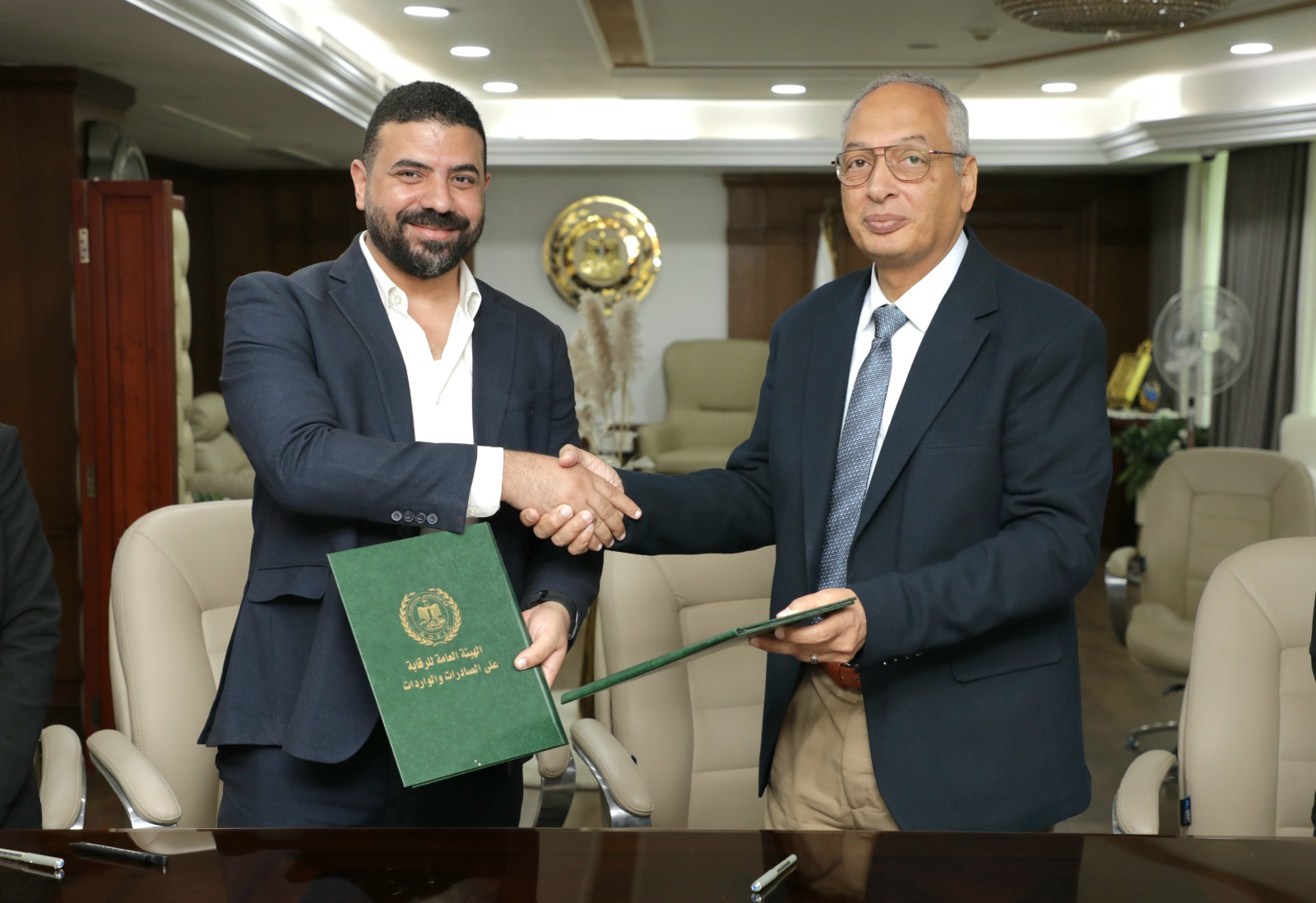 الهيئة العامة للرقابة على الصادرات والواردات توقع برتوكول تعاون مع شركة خدمات  الشهادات والمطابقة COC سيرفس المتخصصة فى اصدار شهادات المطابقة واعمال المراقبة والفحص والتفتيش الفنى على المنتجات، ويهدف البرتوكول الى التعاون فى مجال تبادل الخبرات  والمواصفات والاختبارات  وكافة الخدمات  التى يقدمها الطرفين .