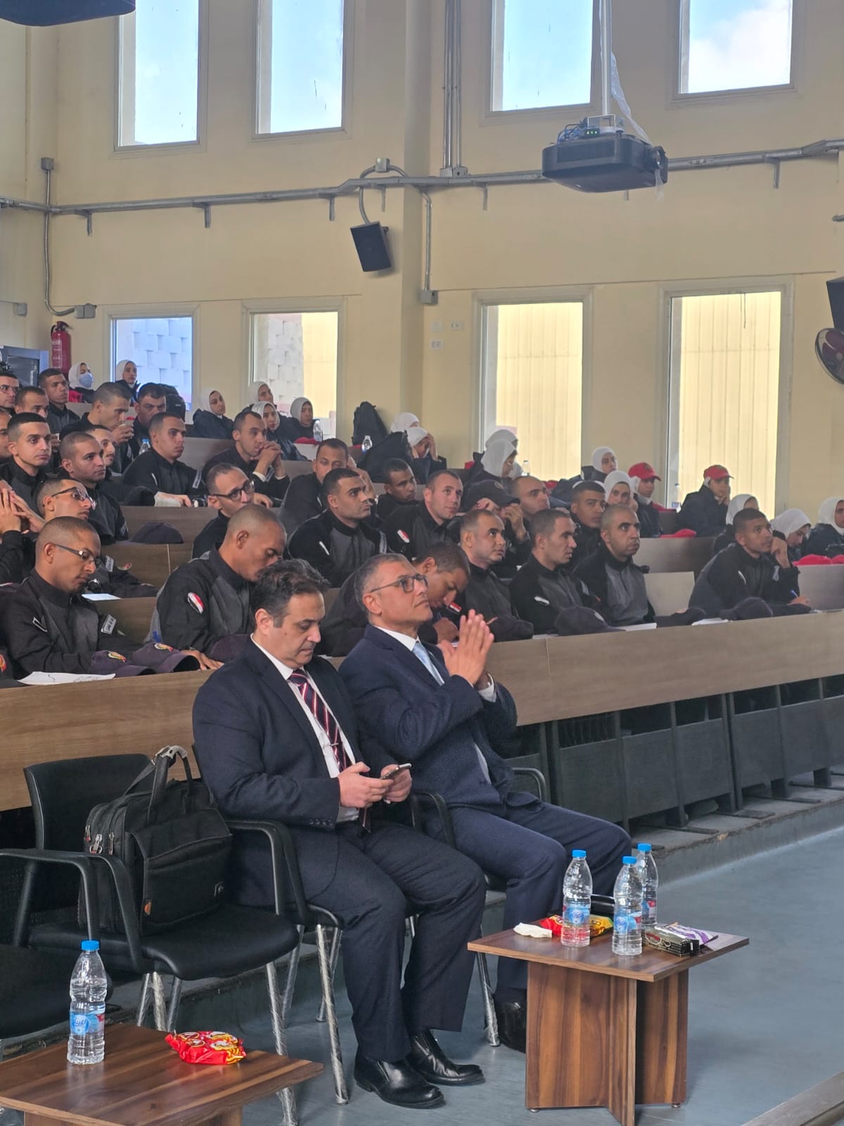 م. عصام النجار  يلقى  محاضرة  بالاكاديمية العسكرية  لحديثى التعيين بمصلحة الجمارك