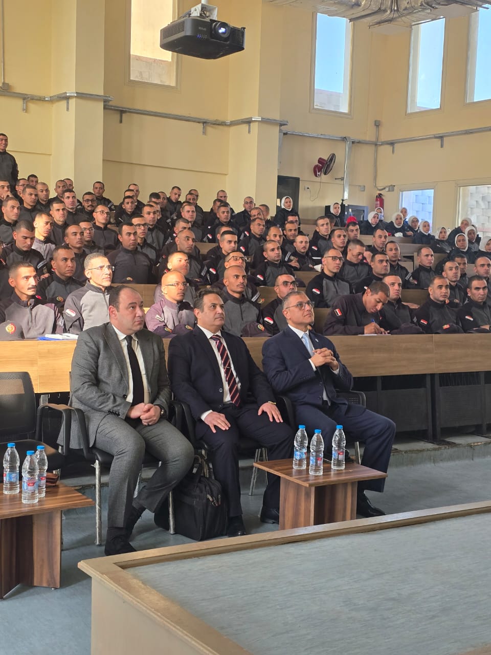 م. عصام النجار  يلقى  محاضرة  بالاكاديمية العسكرية  لحديثى التعيين بمصلحة الجمارك