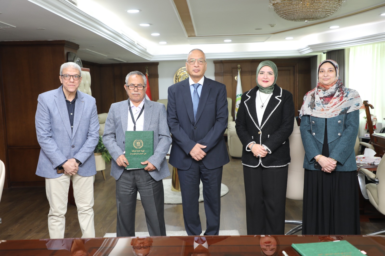 The GOEIC signs a Cooperation Protocol with 10th of Ramadan Company for Glass Products “Dr. Greiche Egypt” whereas the two parties agreed upon cooperation with each other for providing testing services and certifications  regarding examination and analysis of glass of all types according to Egyptian and International Standards.