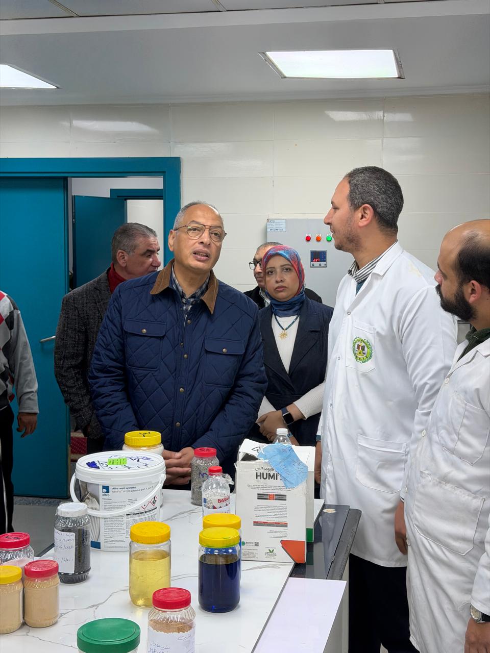 رئيس هيئة الرقابة على الصادرات والواردات يتفقد معامل ميناء الدخيلة ويشيد بجهود الفاحصين في تسريع الإفراج الجمركي.