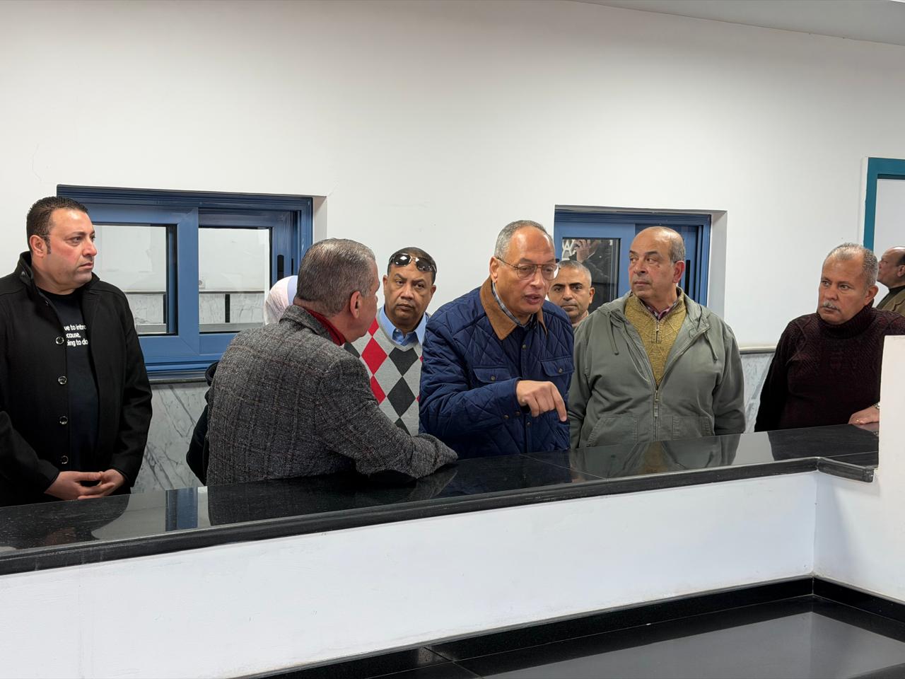 رئيس هيئة الرقابة على الصادرات والواردات يتفقد معامل ميناء الدخيلة ويشيد بجهود الفاحصين في تسريع الإفراج الجمركي.