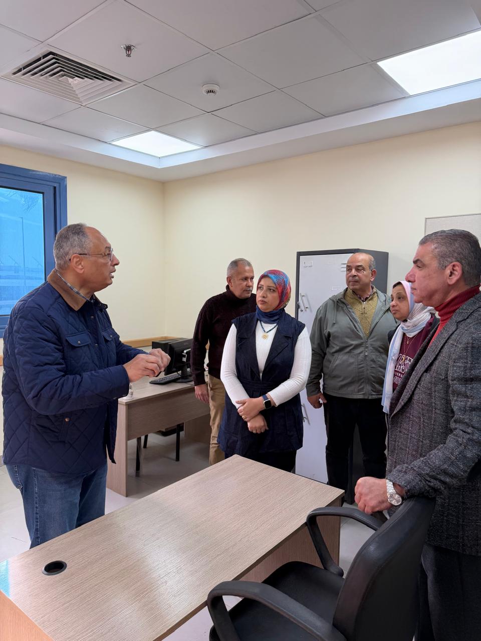 رئيس هيئة الرقابة على الصادرات والواردات يتفقد معامل ميناء الدخيلة ويشيد بجهود الفاحصين في تسريع الإفراج الجمركي.